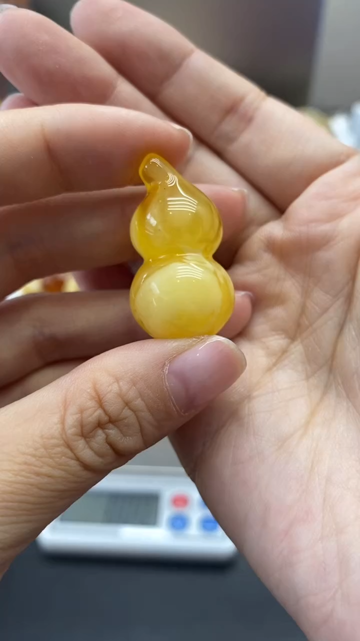 琥珀未镶嵌珠宝奇石2540