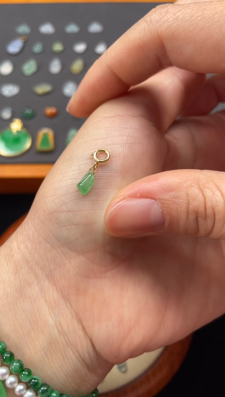 吊坠(不含链)18K金镶嵌翡翠一个JK201