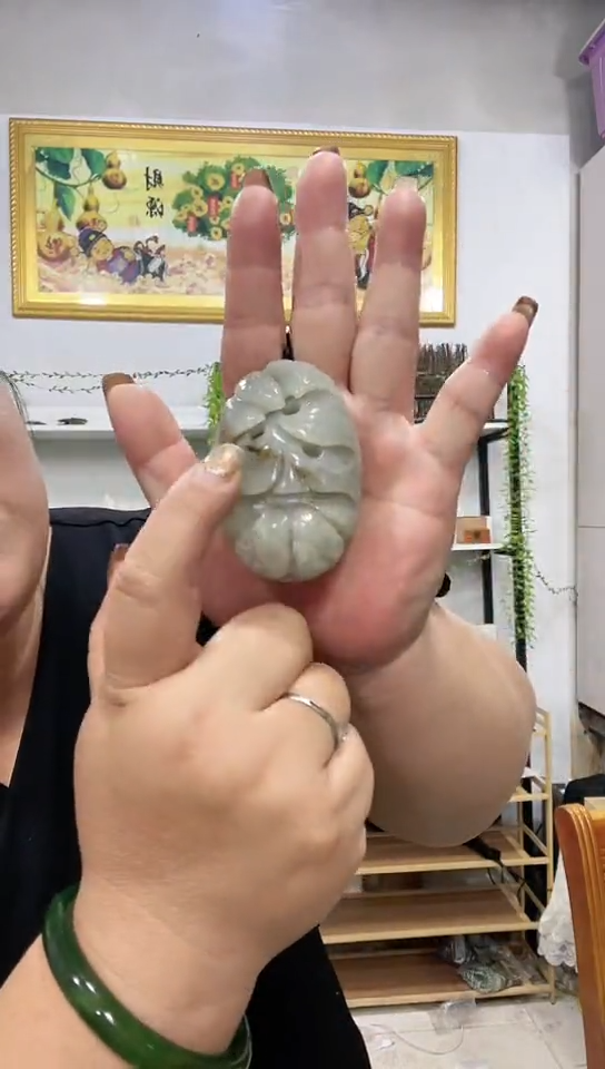 未镶嵌岫玉颈饰 