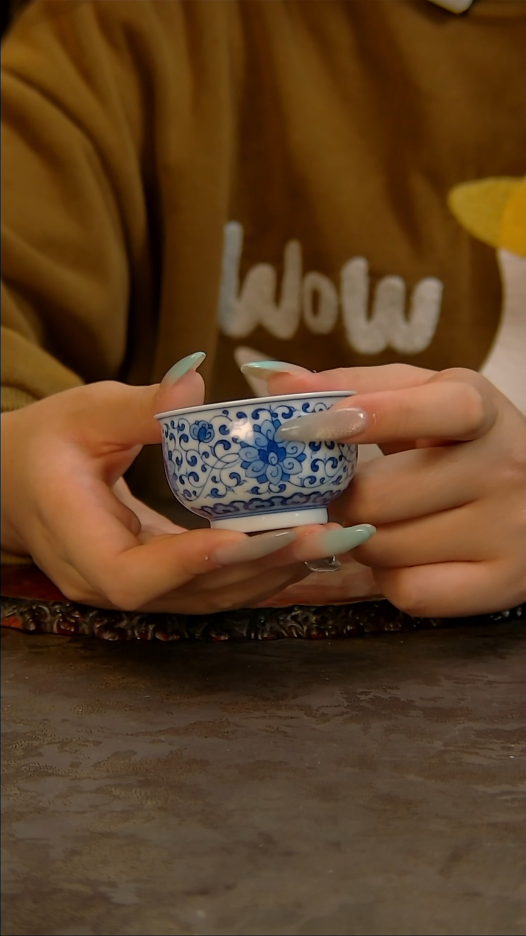 【闪购商品】青花手绘缠枝莲卢氏品茗杯