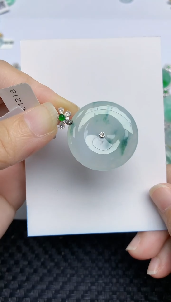 翡翠18K金镶嵌颈饰天然翡翠A货