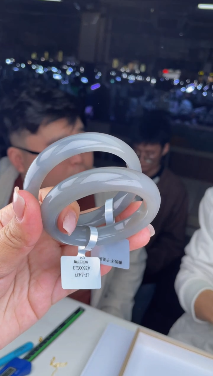 【闪购商品】定制和田玉天然和田玉多样性发其一