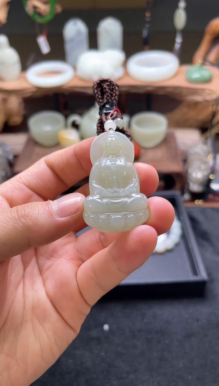 【闪购商品】和田玉吊坠未镶嵌且末青白 观音 多样性发一