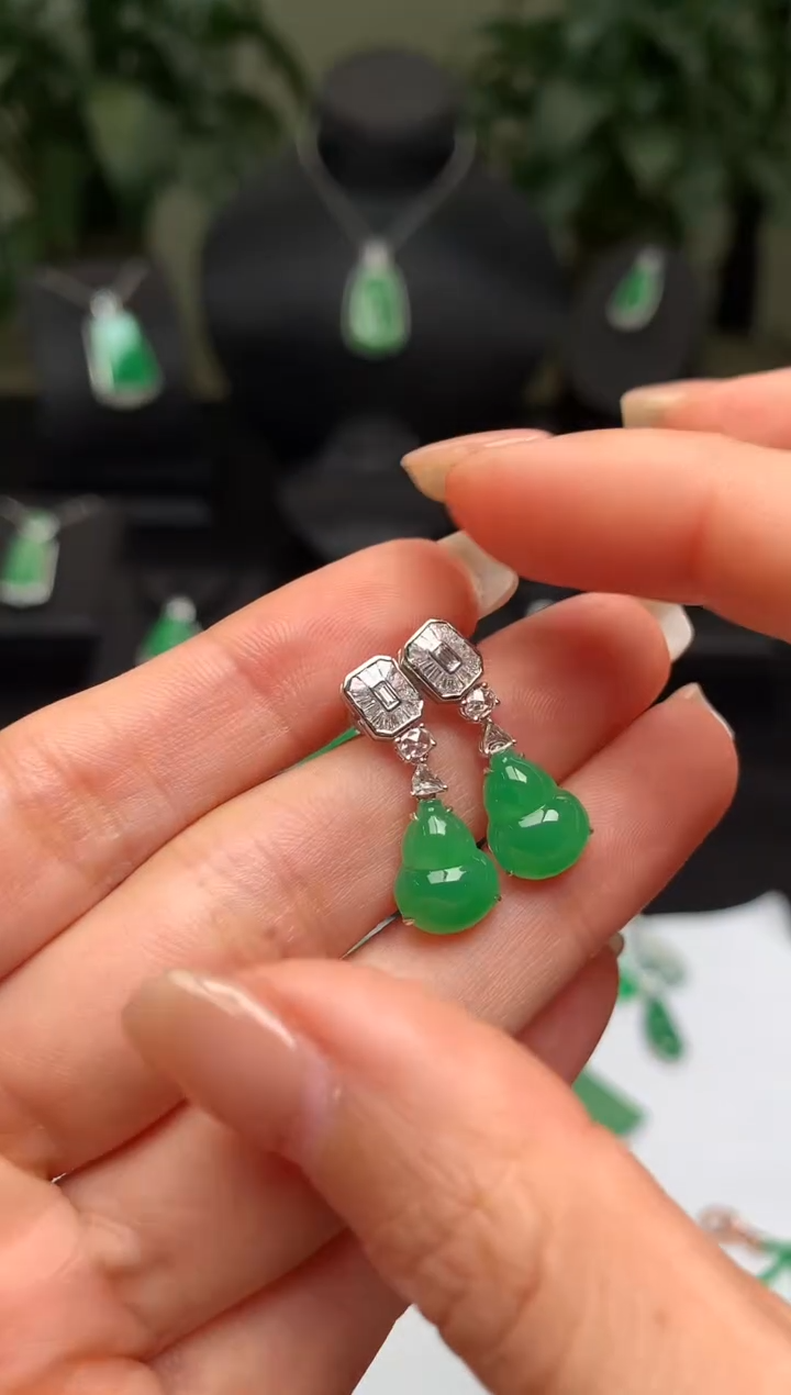 18K金镶嵌翡翠耳饰耳坠