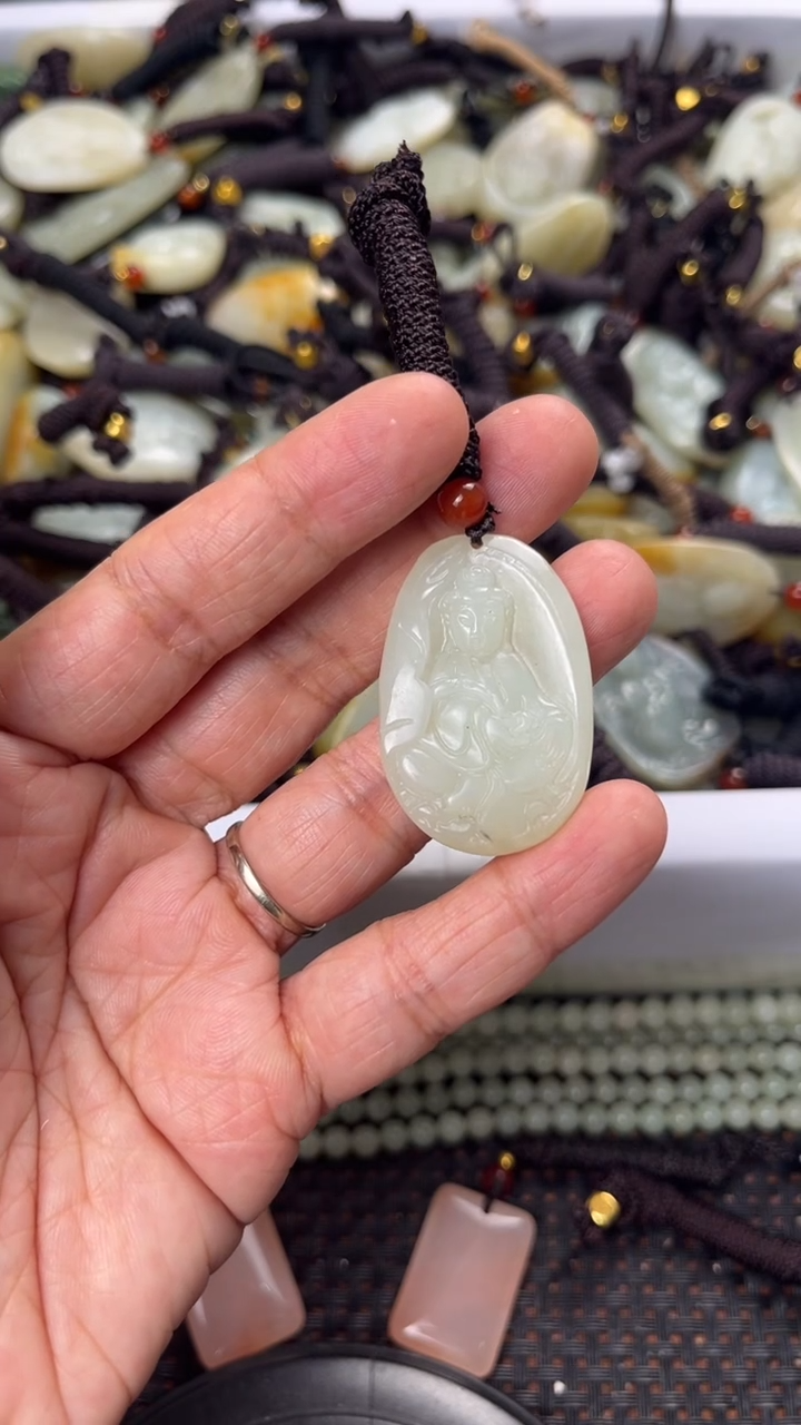 【闪购商品】和田玉颈饰未镶嵌多样性发货没有证书拍一发一有瑕