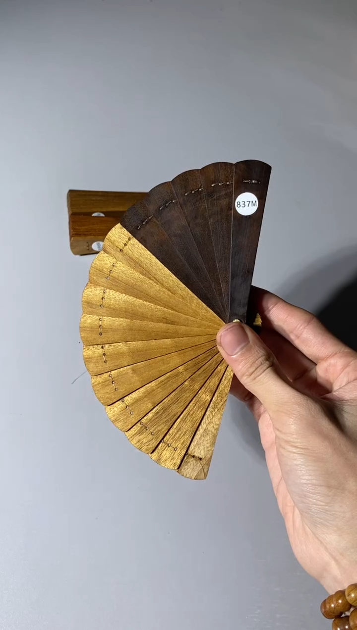 【闪购商品】金丝楠木雕837号10cm金丝楠木小叶桢楠掌中扇