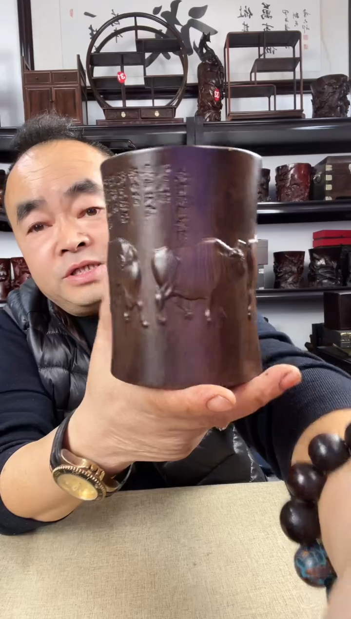 木老李红木工艺品小号五牛笔筒