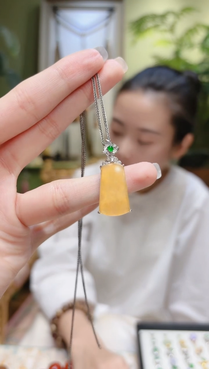 【闪购商品】翡翠颈饰18K金镶嵌无事牌翡翠吊坠