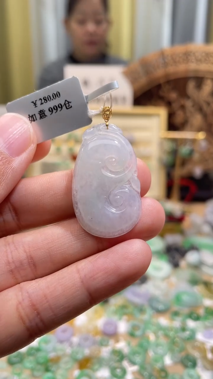颈饰18K金镶嵌翡翠如