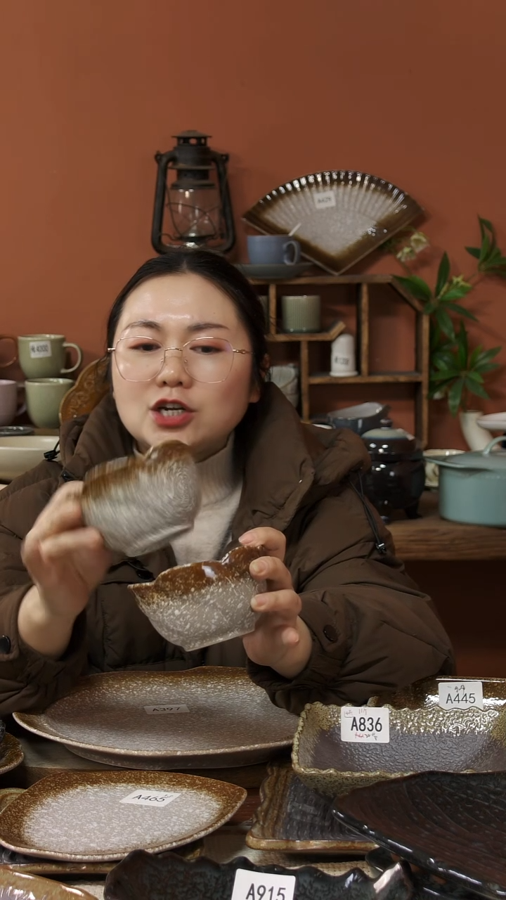 陶瓷A313 两只陶瓷粗陶花边小碗两只可能微瑕11*6.5