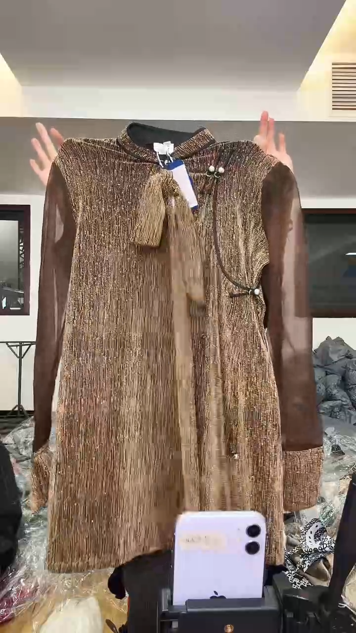 连衣裙       L码        140斤（短）