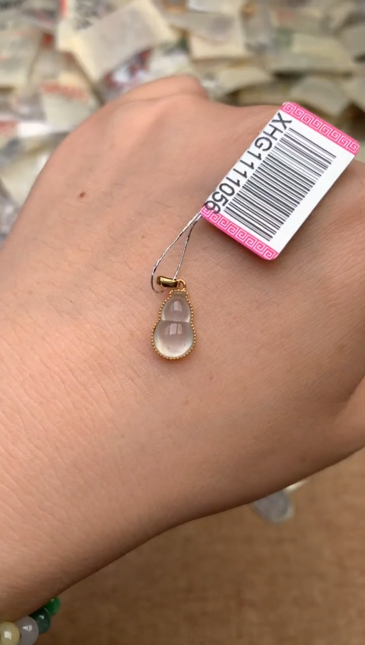 18K金镶嵌挂件翡翠一