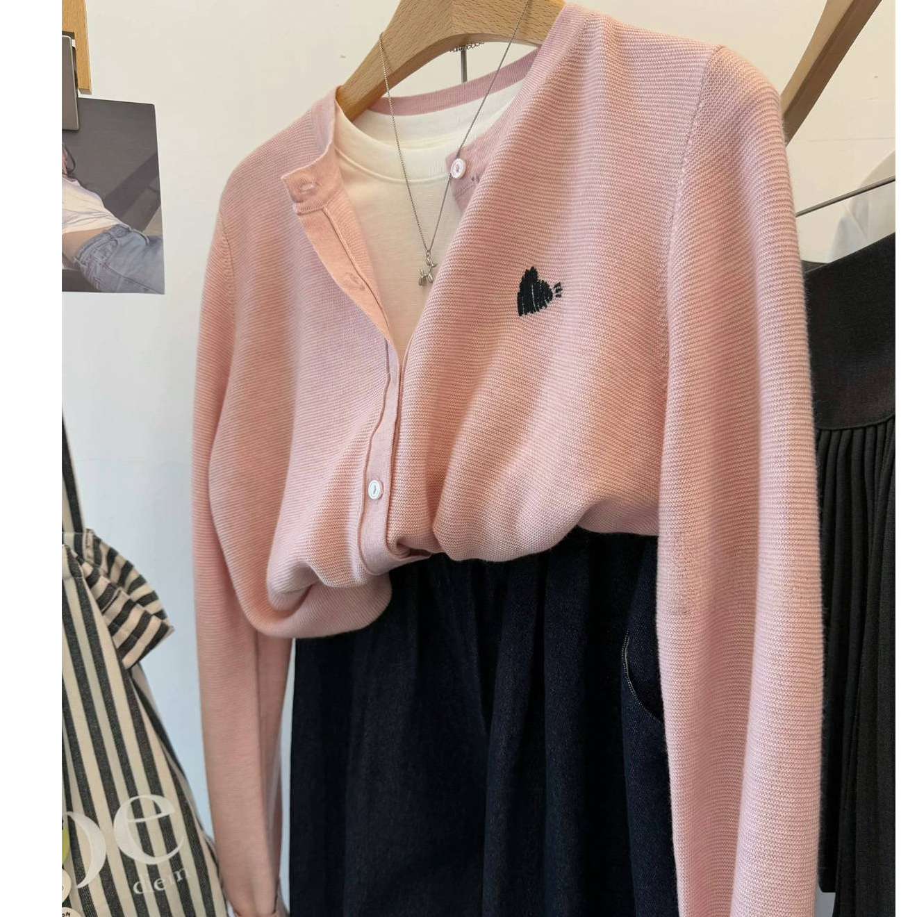 韩系艺术感爱心刺绣圆领洋气针织开衫=显瘦长袖针织衫毛衣外套薄