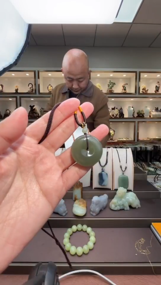 颈饰未镶嵌和田玉苏