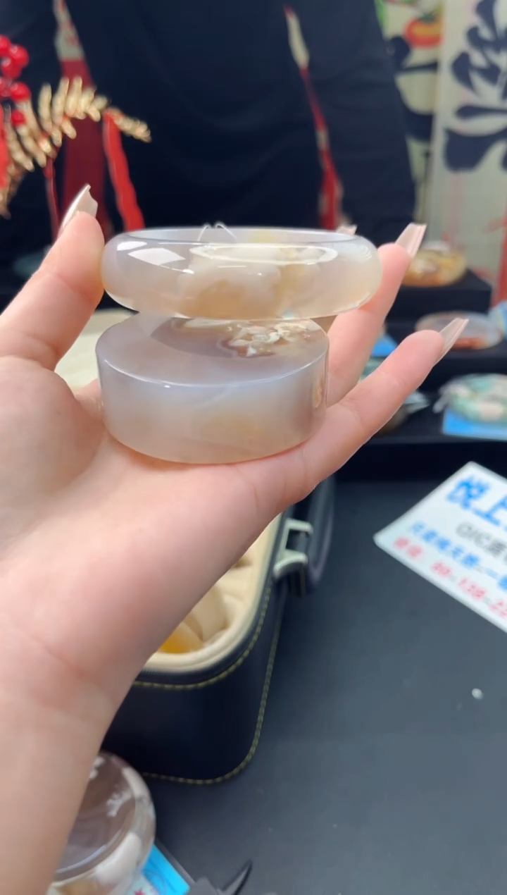 【闪购商品】石英质玉手镯未镶嵌赠送镯心（60圈口）