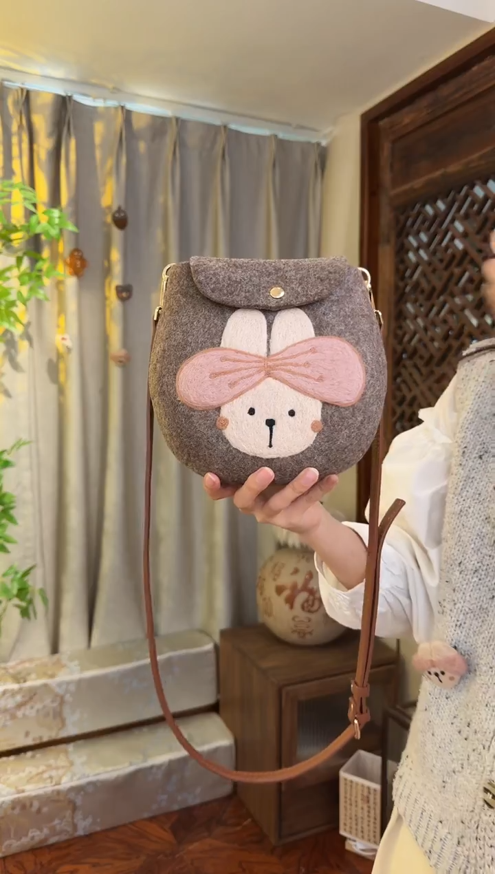 羊毛非遗羊毛毡包 蛋蛋包蝴蝶结兔子