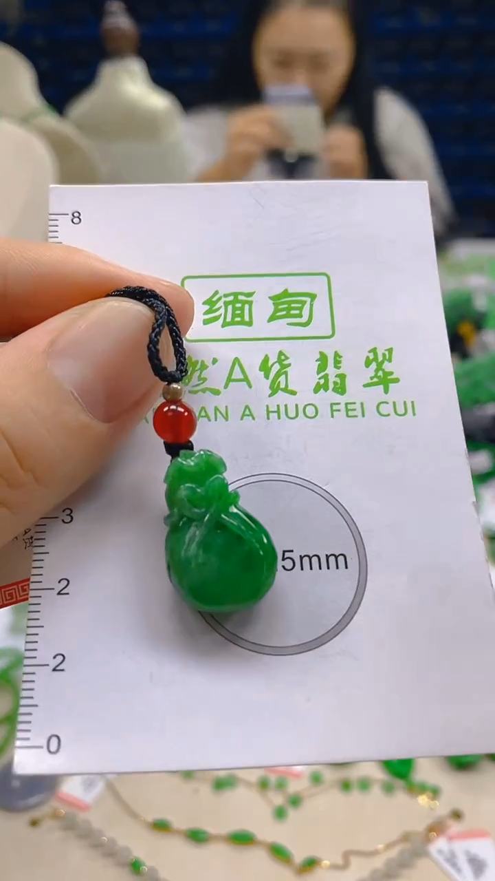 翡翠未镶嵌颈饰新号开播 全场乱卖