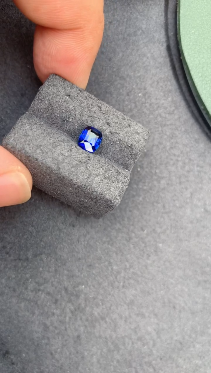 蓝宝石裸石未镶嵌1.03ct皇家蓝