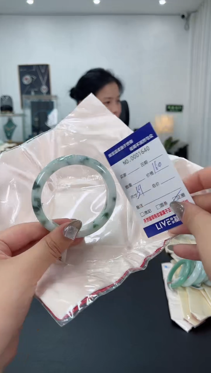 【闪购商品】翡翠手镯未镶嵌天然翡翠A货