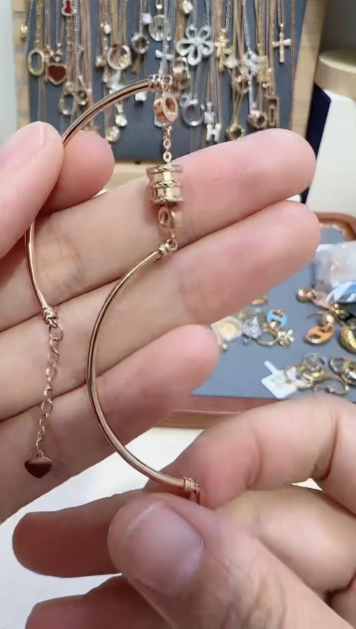 【闪购商品】18K金手链多样性发货发其一