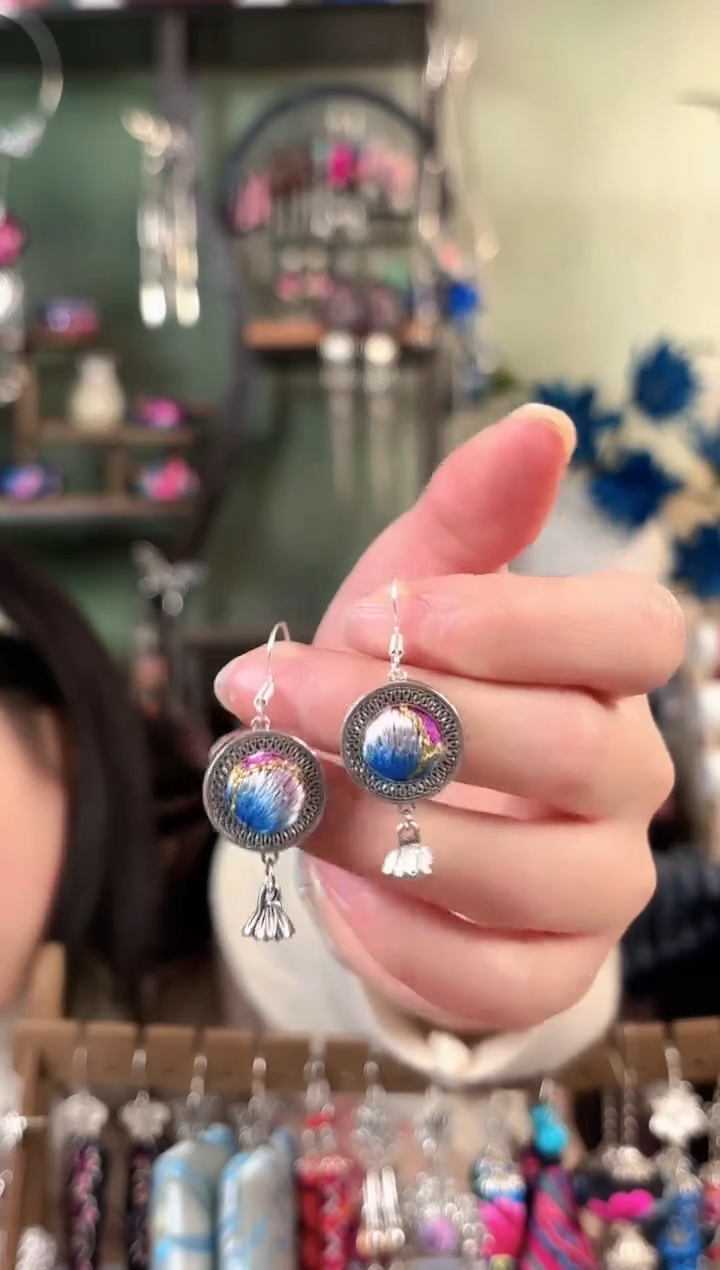 彩云南阁非遗老绣饰品772