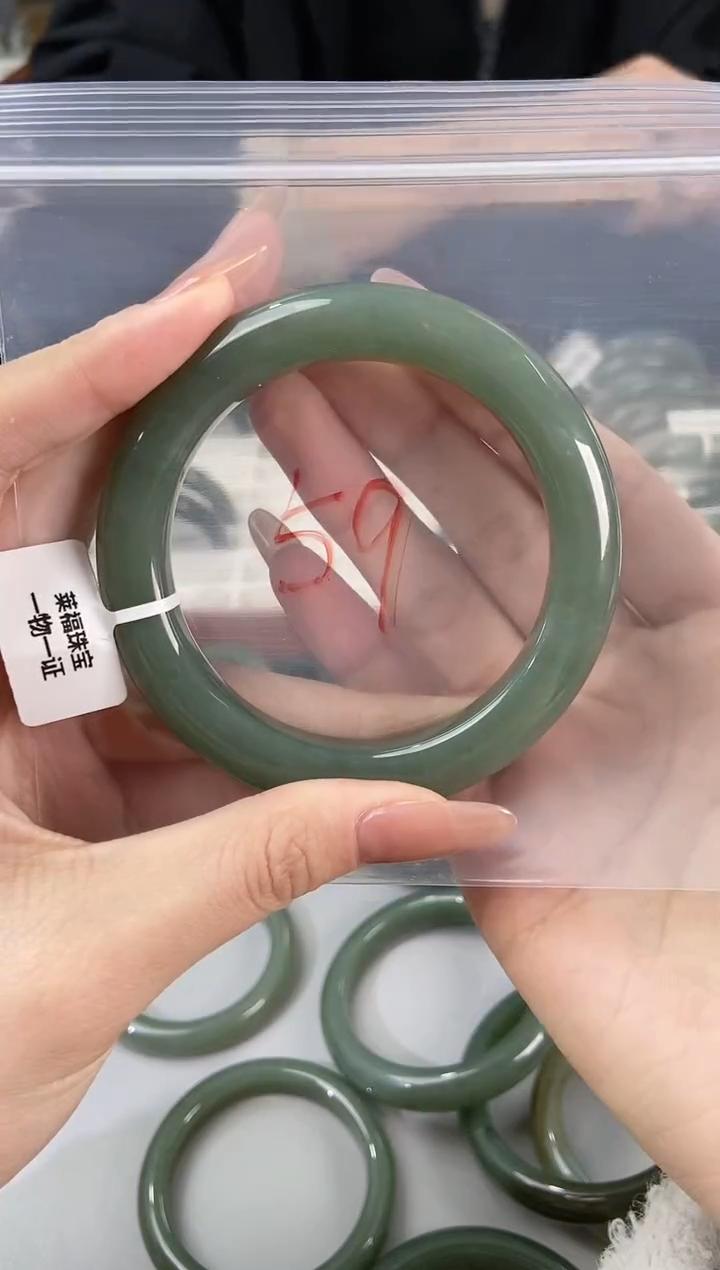 【闪购商品】和田玉手镯未镶嵌和田玉
