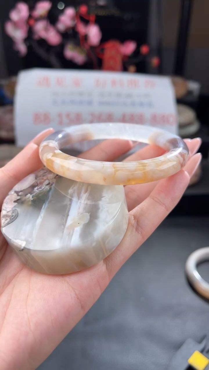 【闪购商品】石英质玉手镯未镶嵌58