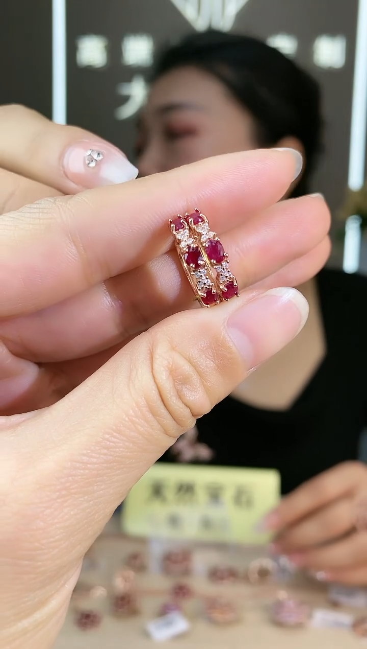 【闪购商品】红宝石耳饰银S925镶嵌耳饰