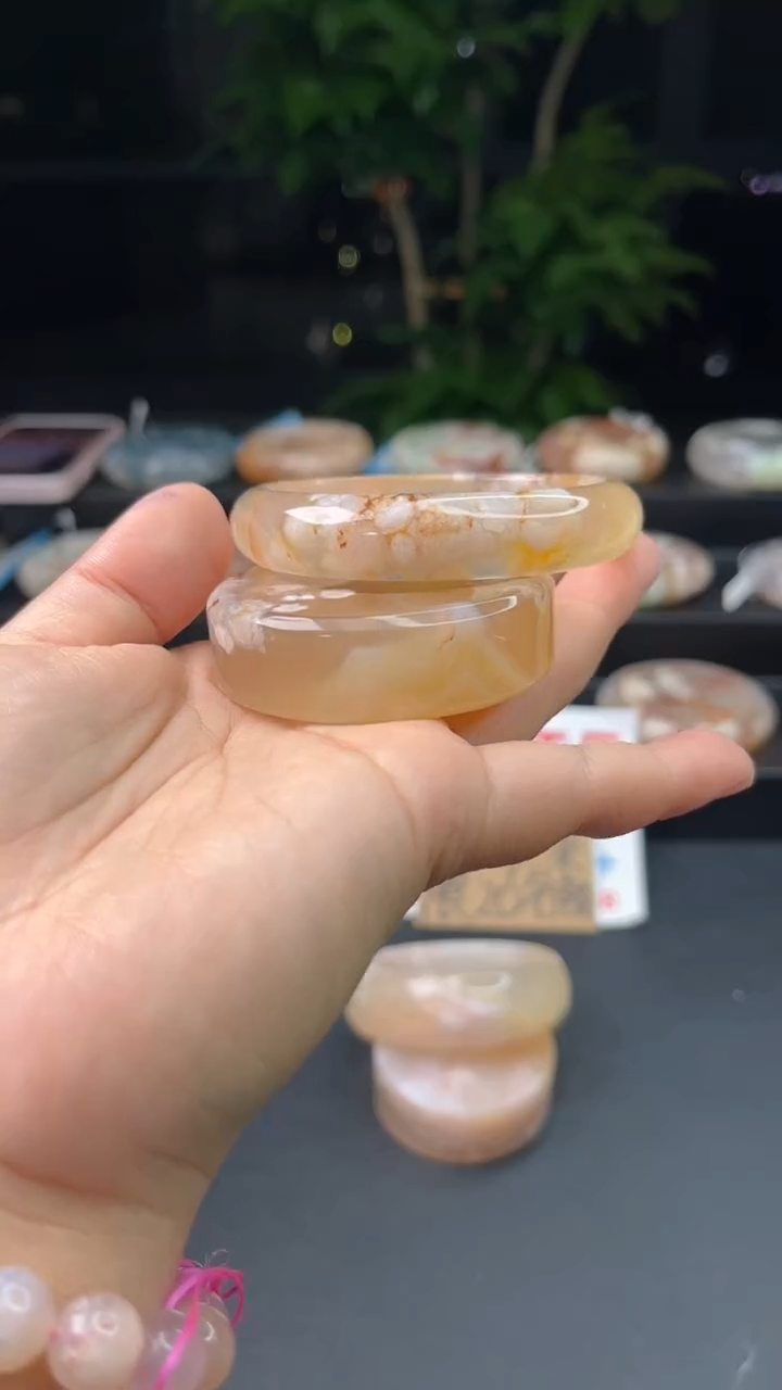 【闪购商品】石英质玉手镯未镶嵌赠送镯心（56圈口）无证书