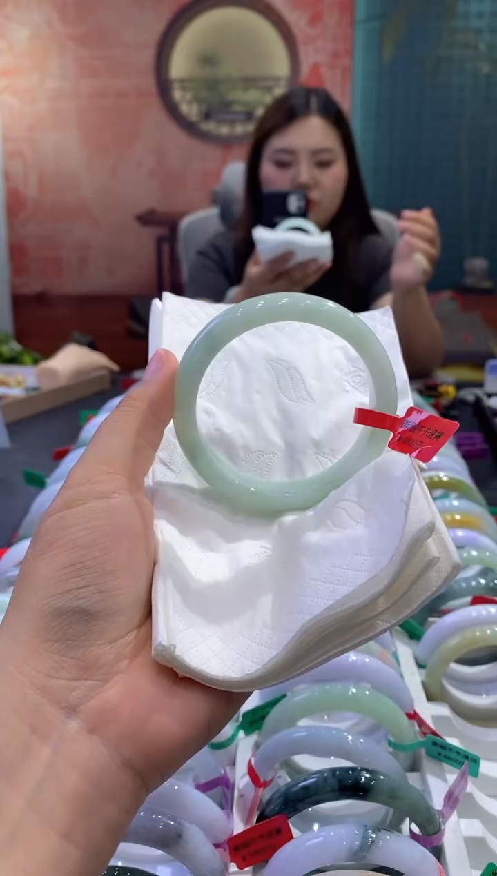 翡翠手镯未镶嵌多人00019210