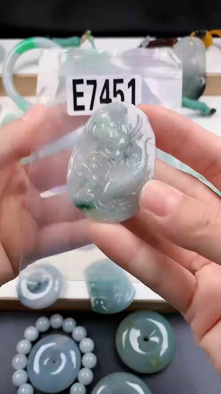 颈饰未镶嵌翡翠天然翡翠吊坠挂件