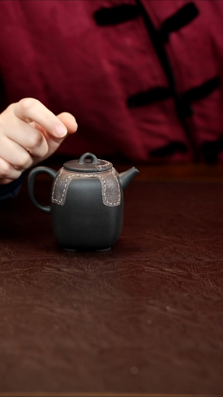 茶壶紫砂高黑料 混方 皮革堆绘 