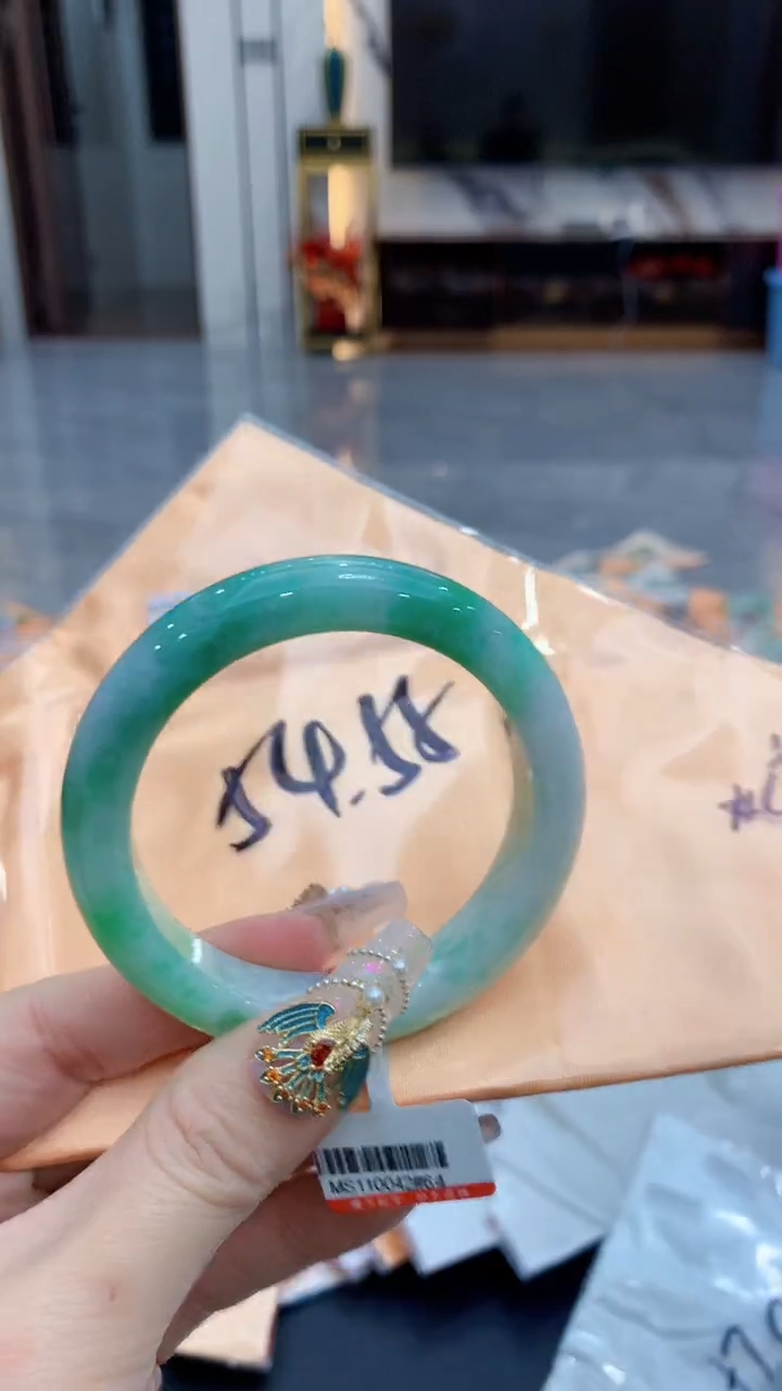 【闪购商品】翡翠手镯未镶嵌0917852603
