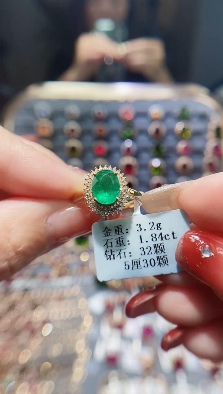 【闪购商品】祖母绿戒指18K金镶嵌1.84.