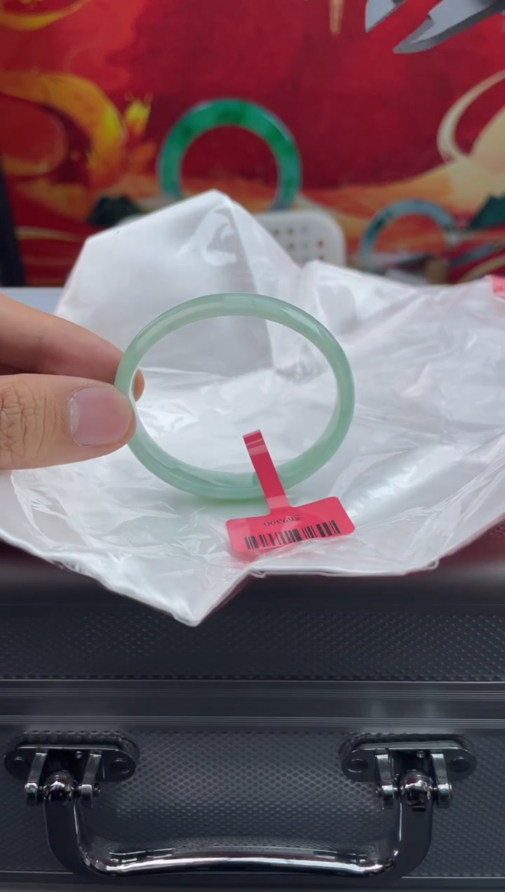 【闪购商品】翡翠手镯（贵妃镯）未镶嵌12翡翠手镯