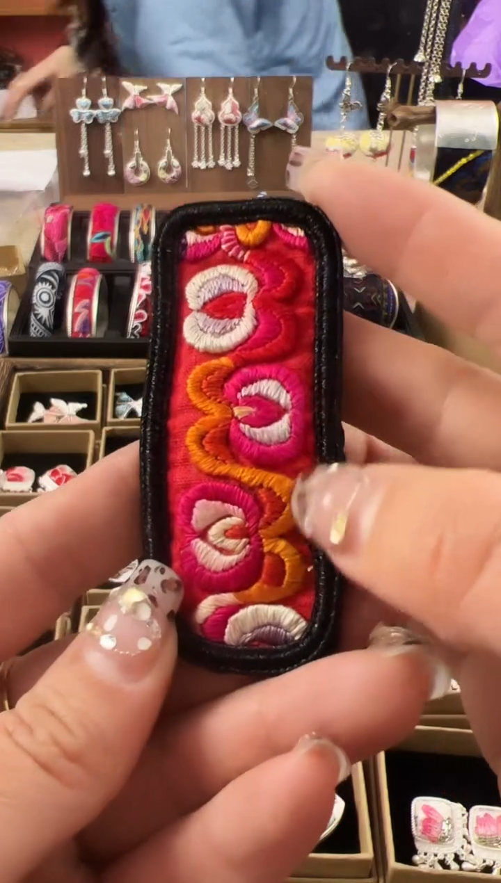 【闪购商品】织绣民族风老绣饰品303