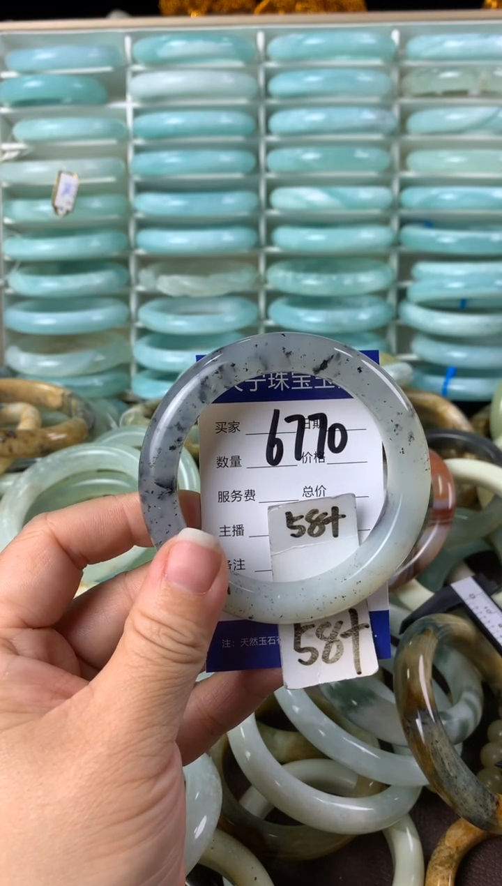 【闪购商品】蛇纹石玉手镯未镶嵌6770