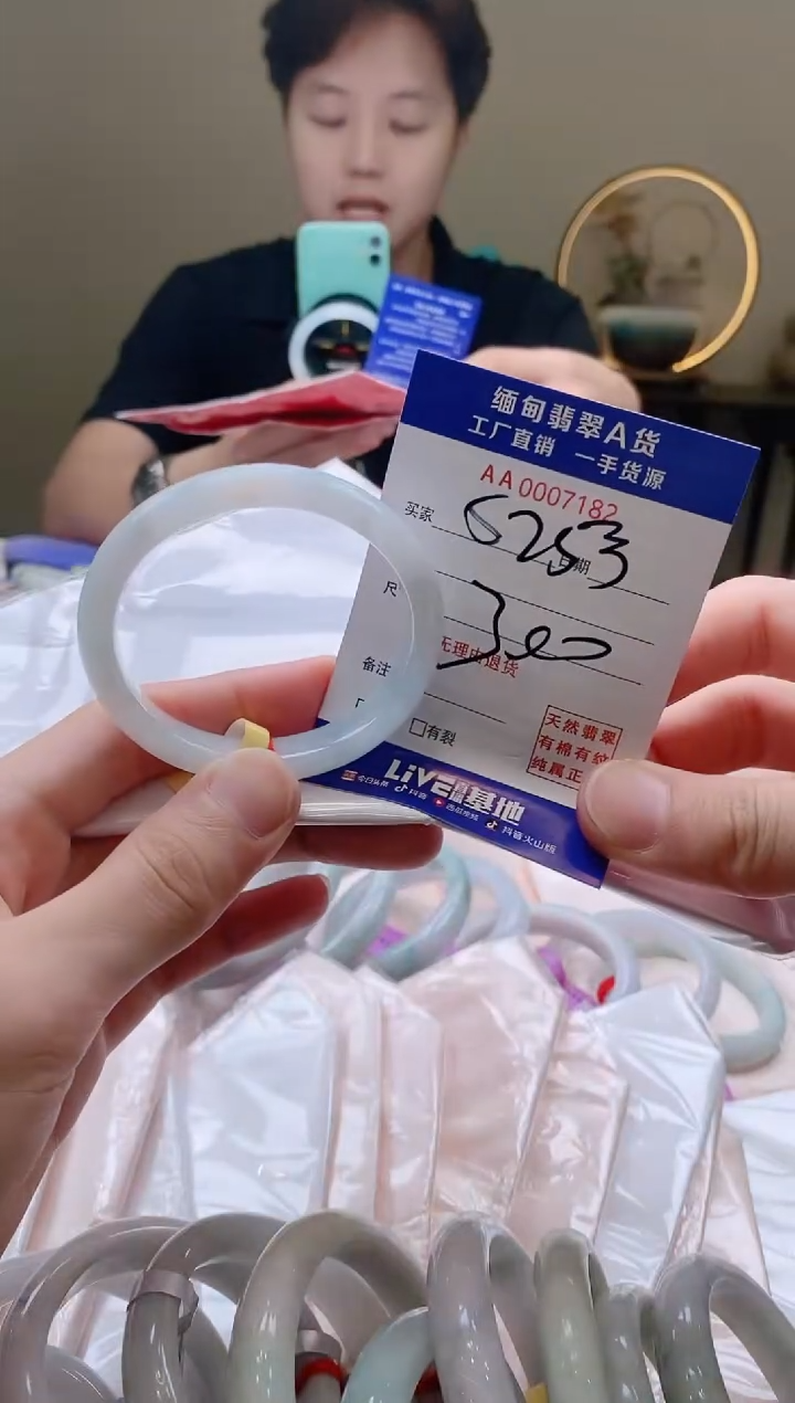 翡翠手镯未镶嵌52.53可戴