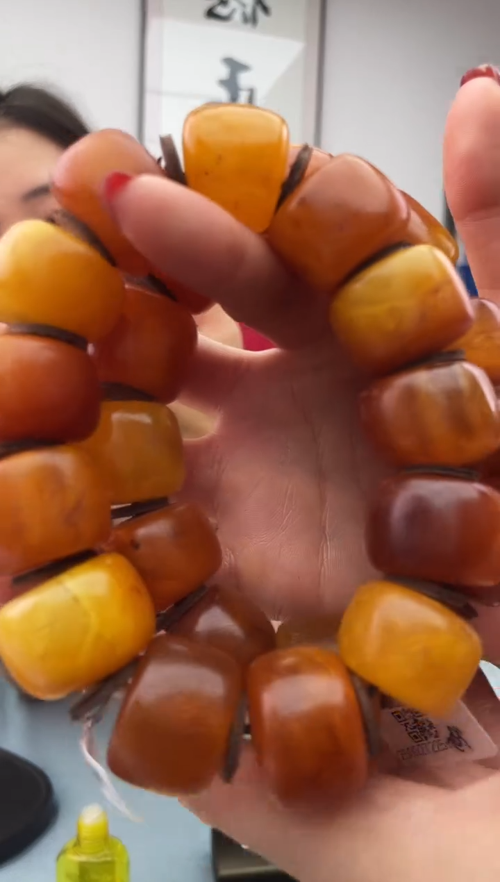 未镶嵌蜜蜡珠宝奇石假一罚十，0102.23微瑕多样性发一件