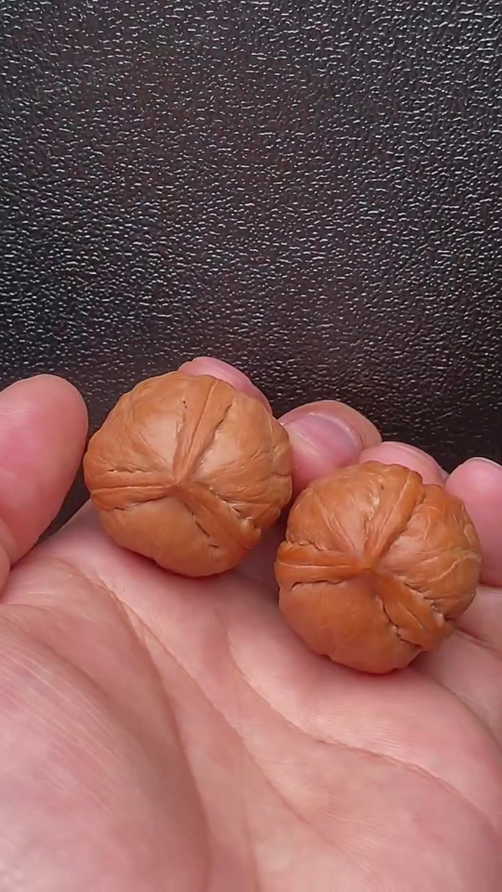 【闪购商品】文玩核桃把件球三棱