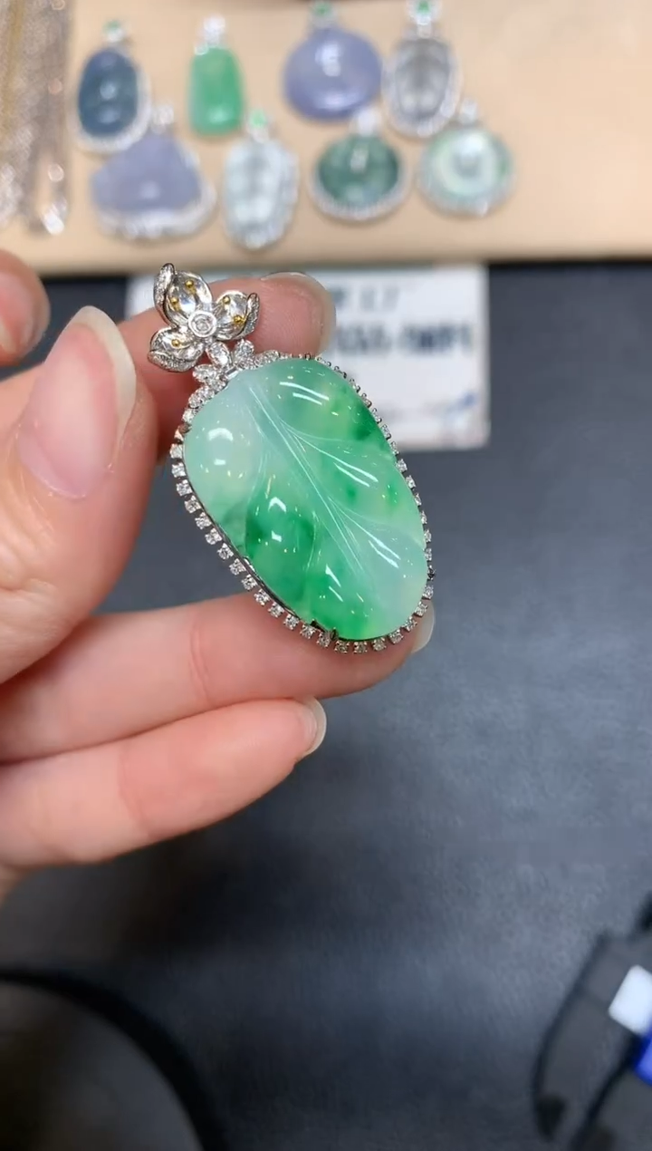 【闪购商品】翡翠吊坠(不含链)18K金镶嵌树叶【无服务费