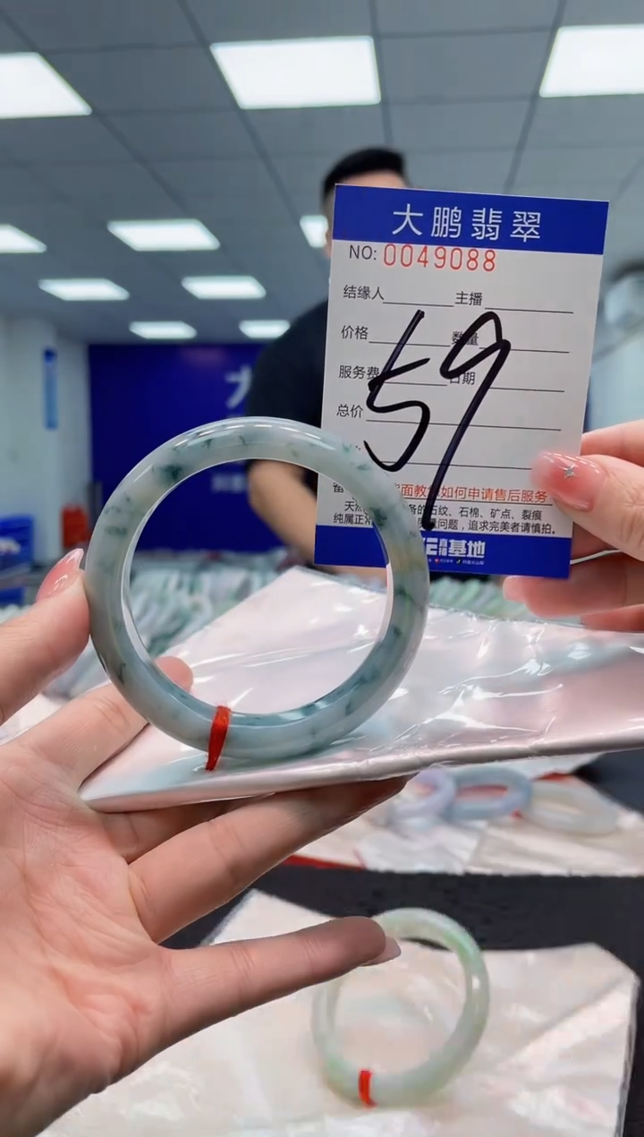 【闪购商品】翡翠手镯未镶嵌AAAAAAAAAA