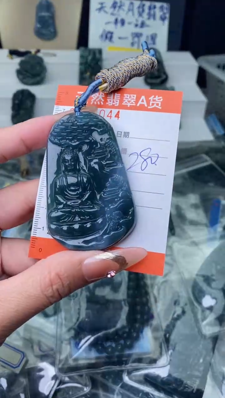 【闪购商品】翡翠颈饰未镶嵌·············