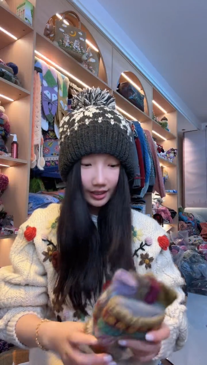 羊毛百羊毛黑色雪花翻边单球