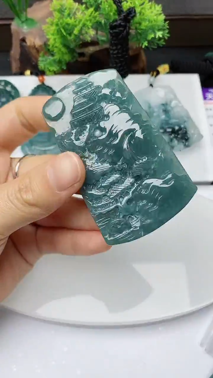 【闪购商品】翡翠颈饰未镶嵌           