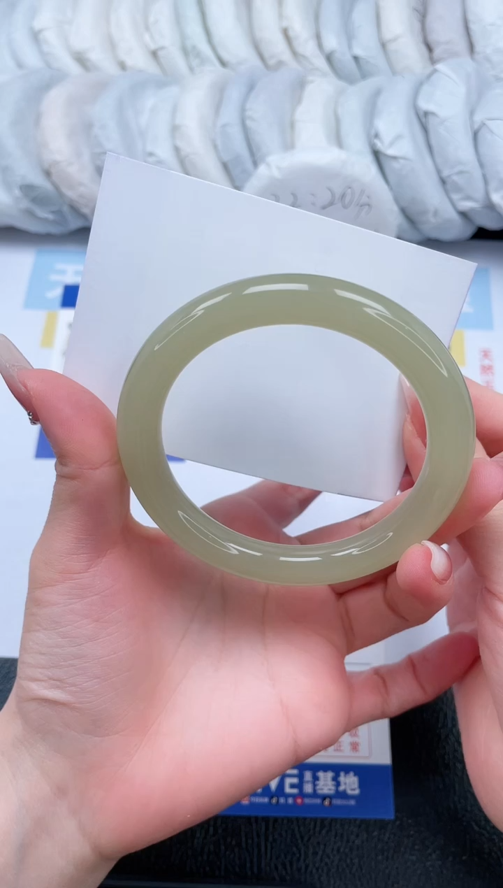 【闪购商品】石英质玉手镯未镶嵌T11-60.5