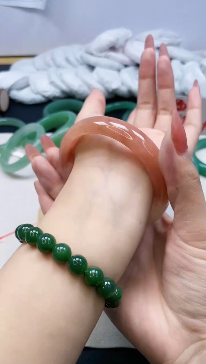 【闪购商品】石英质玉手镯未镶嵌390/64.7