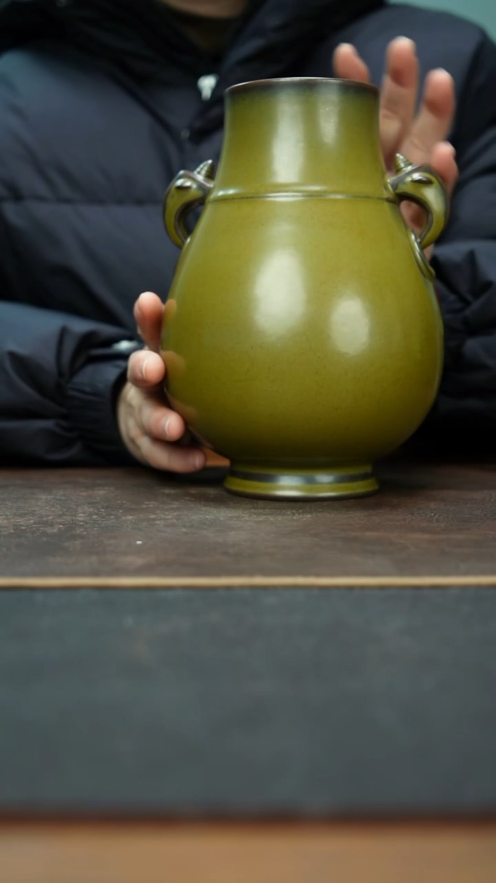 杯景德镇柴窑鳝鱼黄鸠耳尊