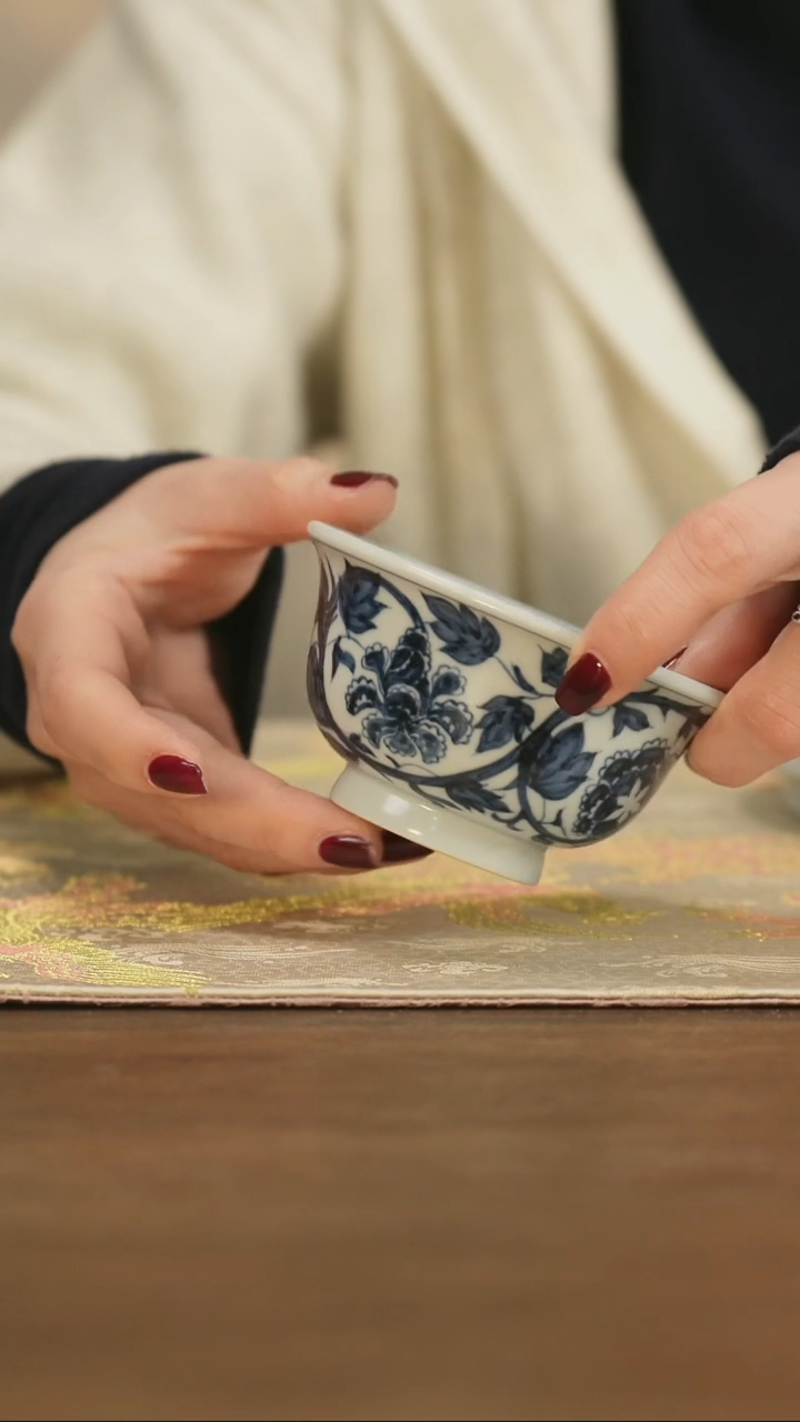 【闪购商品】景德镇手工青花牡丹大压手杯