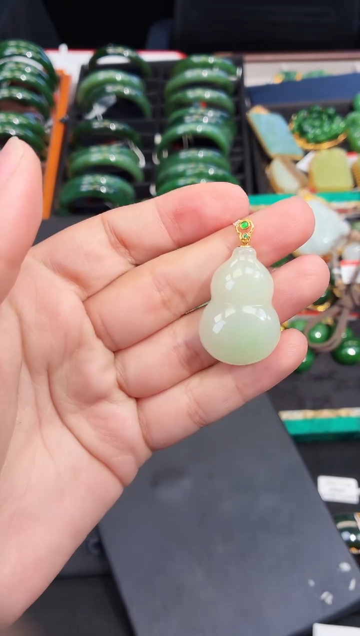 吊坠(赠链)18K金镶嵌和田玉多样性发一
